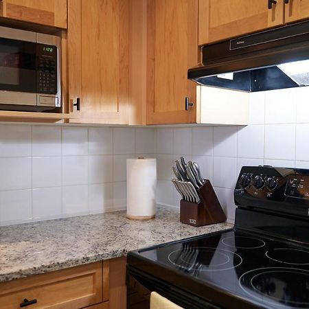 Mtn View Escape With King Size Bed With Outdoor Pool - Banff Pass Included! Canmore Exterior foto