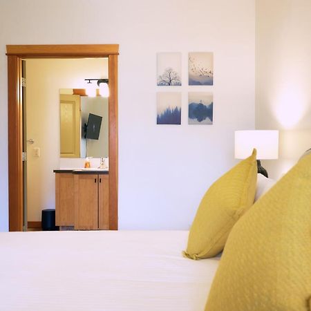 Mtn View Escape With King Size Bed With Outdoor Pool - Banff Pass Included! Canmore Exterior foto