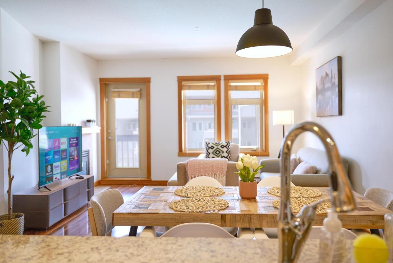 Mtn View Escape With King Size Bed With Outdoor Pool - Banff Pass Included! Canmore Exterior foto