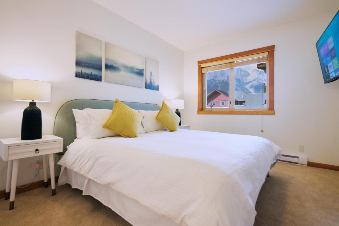 Mtn View Escape With King Size Bed With Outdoor Pool - Banff Pass Included! Canmore Exterior foto