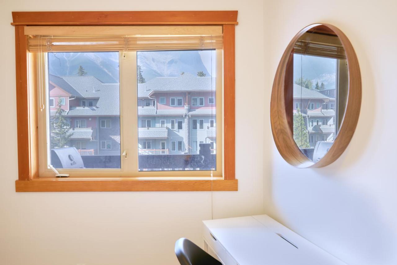 Mtn View Escape With King Size Bed With Outdoor Pool - Banff Pass Included! Canmore Exterior foto