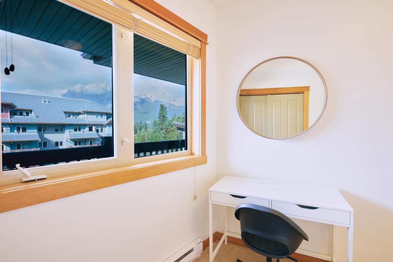 Mtn View Escape With King Size Bed With Outdoor Pool - Banff Pass Included! Canmore Exterior foto
