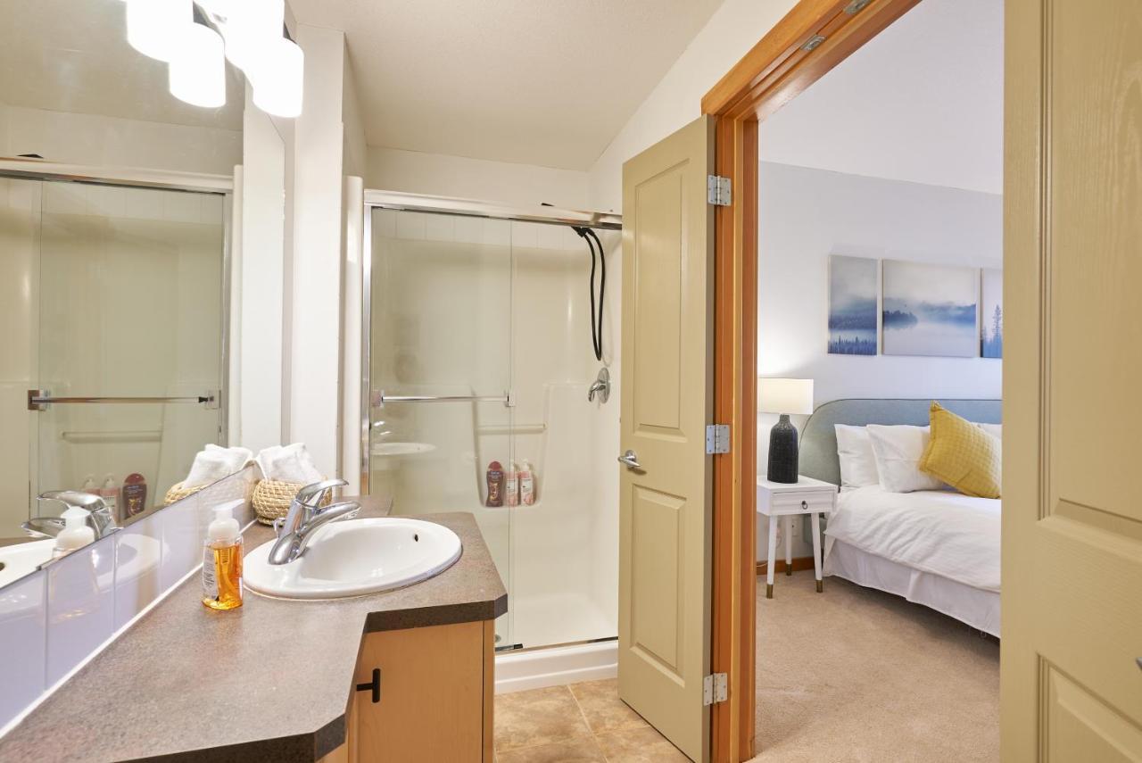 Mtn View Escape With King Size Bed With Outdoor Pool - Banff Pass Included! Canmore Exterior foto