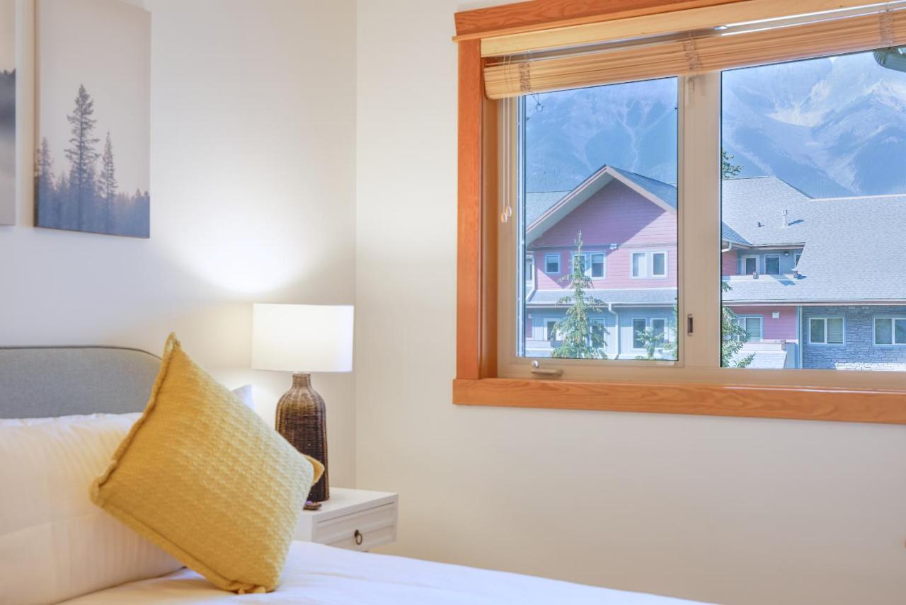 Mtn View Escape With King Size Bed With Outdoor Pool - Banff Pass Included! Canmore Exterior foto