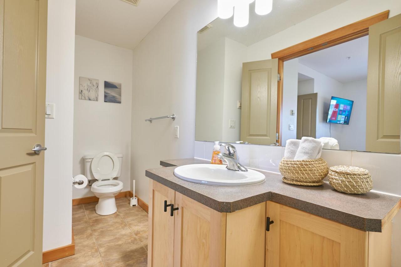 Mtn View Escape With King Size Bed With Outdoor Pool - Banff Pass Included! Canmore Exterior foto