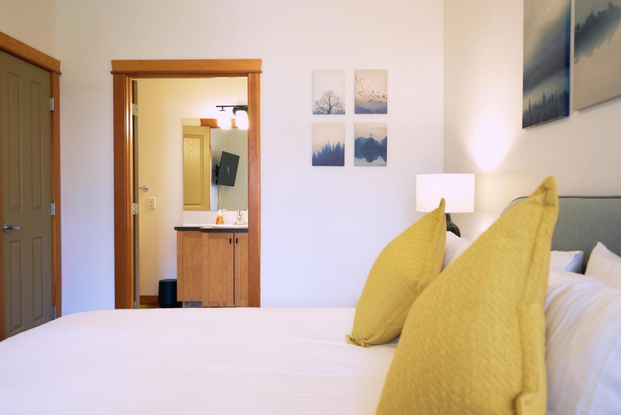 Mtn View Escape With King Size Bed With Outdoor Pool - Banff Pass Included! Canmore Exterior foto